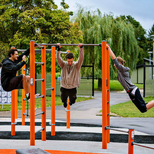 Street Workout Park / für öffentliche Bereiche - COMBI 3 - KOMPAN - für sportliche Aktivität / für Spielplätze / Dips