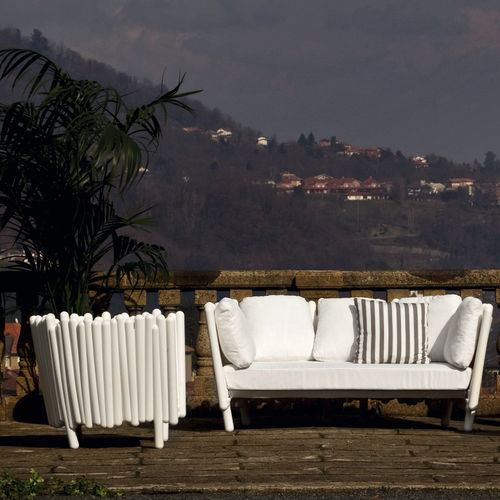 Sofa / originelles Design - CANISSE - SERRALUNGA - für Garten / Stoff / mit abnehmbarem Kissen