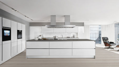 Moderne Küche - PURE : S2 - SIEMATIC - lackiertes Holz / Holzfurnier / Kochinsel