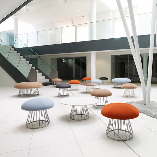 Moderner Hocker - MAGIC - Boss Design - Gestell aus Metall / mit Mittelfuß / Polster