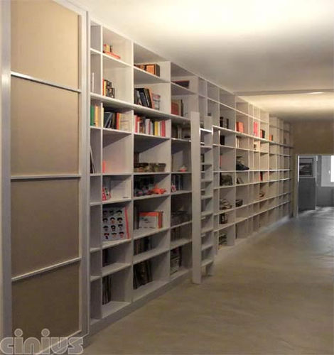 Wandmontiertes Bücherregal - Yuki - Cinius - modern / Buche / maßgefertigt
