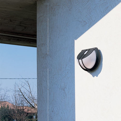 Moderne Wandleuchte - 320 - Ivela spa - für Garten / Polycarbonat / Thermoplast