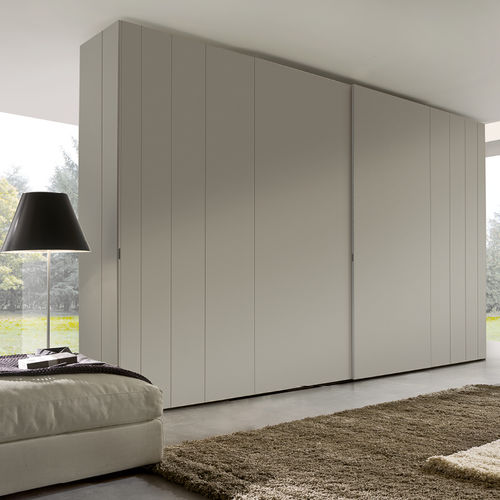 Moderner Kleiderschrank - ESPACE MAXI - Falegnami - lackiertes Holz / mit Schiebetür
