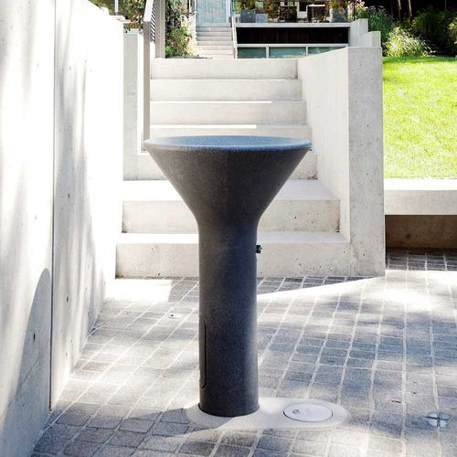 Behindertenfreundlicher Trinkbrunnen - PLAY - Escofet - für Außenbereich / Beton / Polyethylen
