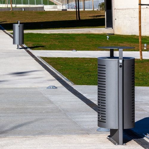 Park-Abfallbehälter - GRUSS - Escofet - galvanisiertem Stahl / Aluminiumguss / Polyethylen