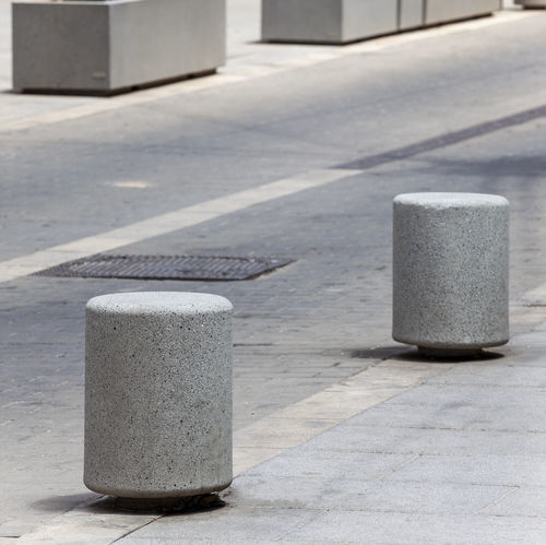 Sicherheits-Sperrpfosten - PUSH - Escofet - stationär / Beton / für öffentliche Anlagen