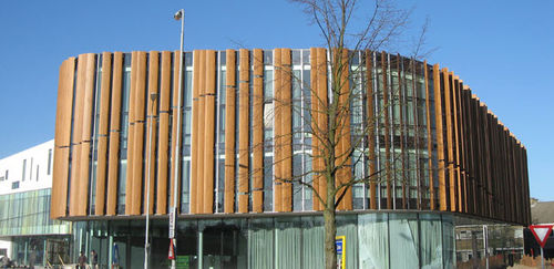 Holz-Sonnenschutzlamelle - DE GROOT - HESS TIMBER - für Fassaden