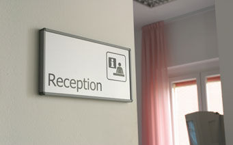 Wandmontiertes Schild - SPEED - SEBERG - Aluminium / in Brailleschrift / für den Innenraum