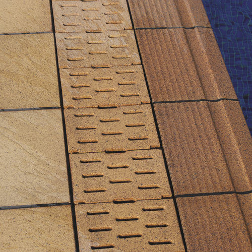 Klinker-Poolumrandung - NATURAL - TERRAKLINKER - GRES DE BREDA - rutschfest / für Eckeinbau