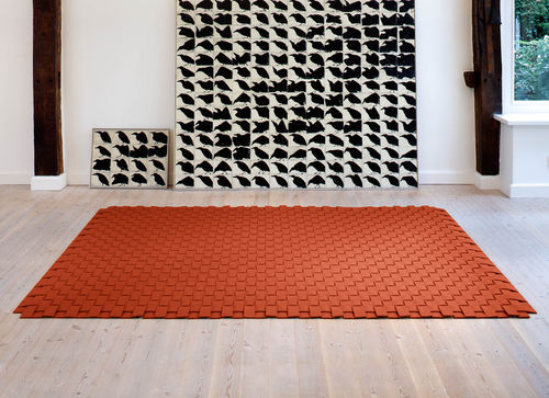 Moderner Teppich - WOVEN - Hey Sign - Motiv / einfarbig / Filz