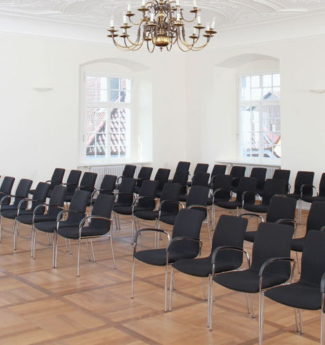 Moderner Besucherstuhl - Ona Plaza - Kusch & Co - für den Innenraum / feuerfester Stoff / Leder