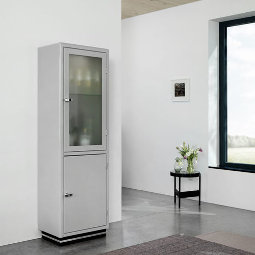 Moderner Vitrinenschrank - SB 422 - Müller - bodenstehend / Metall / Glas