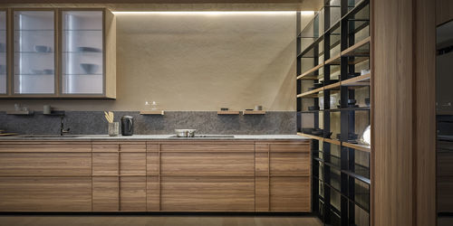 Moderne Küche - ARCHIGRAPHICA - VALCUCINE - Nussbaum / mit integriertem Griff / braun
