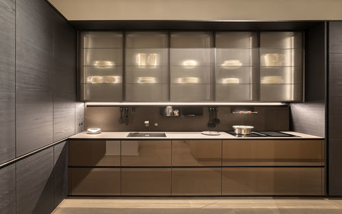Moderne Küche - FORMA MENTIS - VALCUCINE - Holz / lackiertes MDF / Kochinsel