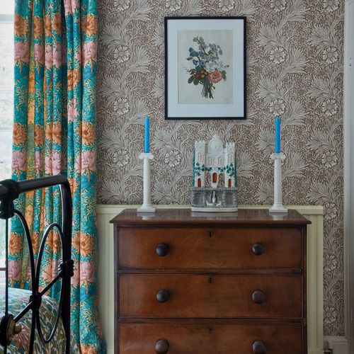Klassische Tapete - MARIGOLD  - MORRIS & Co. - Blumenmotiv / Naturmotiv / Stoffoptik