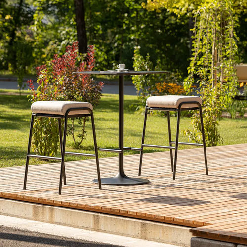 Moderner Stehtisch - CASUAL Outdoor Table high - Bene GmbH - pulverbeschichteter Stahl / Gestell aus heißlackiertem Stahl / rechteckig