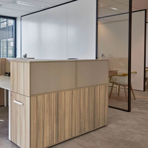 Niedriger Aktenschrank - CUBE_S BOX - Bene GmbH - melaminbeschichtet / Glas / mit Schiebetür