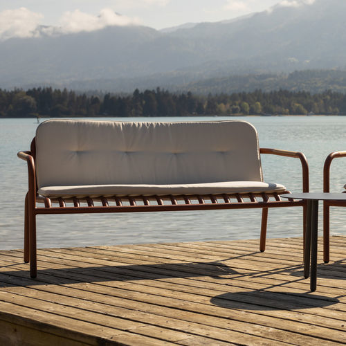 Modernes Sofa - ARIA - DRIGANI SRL - Stoff / Schaumstoff / mit Armlehnen