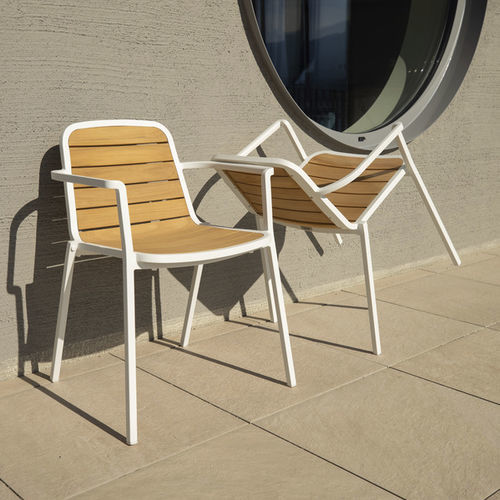 Moderner Sessel - NIDA  - DRIGANI SRL - Teakholz / Aluminium / stapelbar