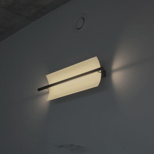 Moderne Wandleuchte - LÁMINA 45 - Santa & Cole - für den Innenraum / Metall / Polycarbonat