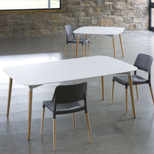 Moderner Tisch - BELLOCH - Santa & Cole - Laminat / Gestell aus Metall / Gestell aus Buche