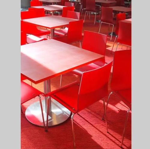 Moderner Tisch - Polimer Tecnic - Kunststoff / Acryl / Gestell aus Metall