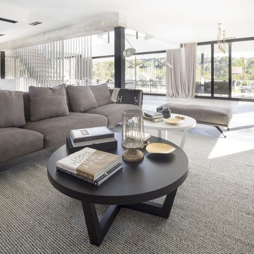 Moderner Couchtisch - UVES  - Andreu World - Eiche / Gestell aus Holz / rund