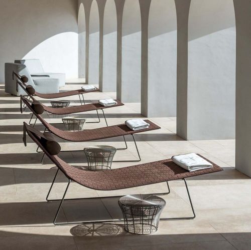 Moderne Sonnenliege - TRENZA - Andreu World - Metall / für öffentliche Bereiche / von Studio Lievore Altherr Molina