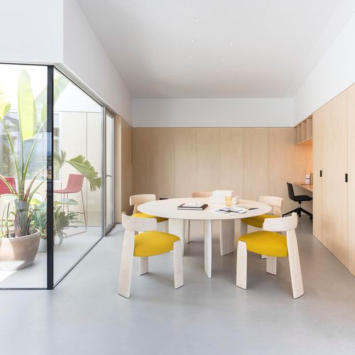 Moderner Tisch - Oru  - Andreu World - Eiche / Carbon / Gestell aus Eiche