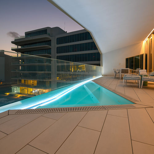 Maßgefertigtes Schwimmbecken - THE HONEYCOMB  - Bradford Products LLC - für Außenbereich / erdverlegt / Beton
