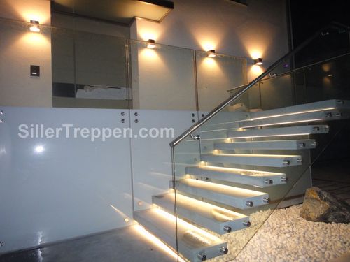 Gerade Treppe - COMMERCIAL CANTILEVERED STAIRS - Siller Stairs - Betonstufen / mit Glasstruktur / für Geschäftsgebäude