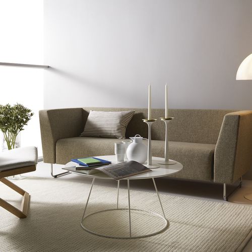 Moderner Couchtisch - BREEZE - Swedese Möbler - Esche / Gestell aus Stahl / rund
