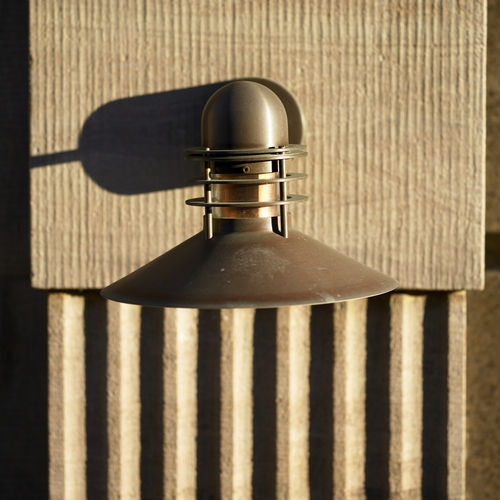 Moderne Wandleuchte - NYHAVN - Louis Poulsen - für Außenbereich / Aluminium / Messing
