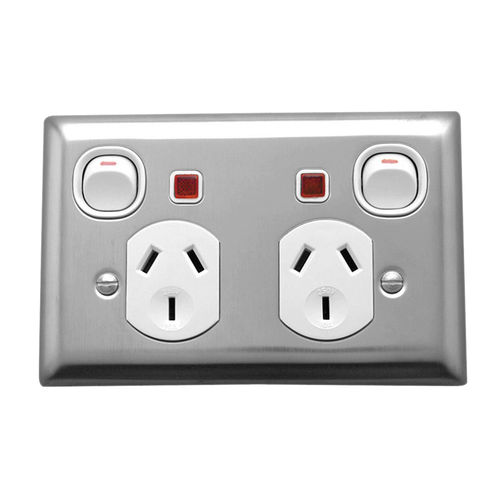 4-fach-Steckdose - Clipsal - doppelt / wandmontiert / modern