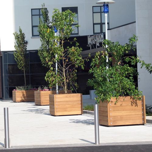 Holz-Pflanzkübel - GRENADIER - Street Design - rechteckig / mit integrierter Bank / modern