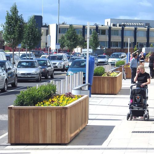 Holz-Pflanzkübel - DIPLOMAT - Street Design - rechteckig / mit integrierter Bank / modern