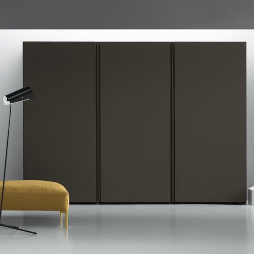 Moderner Kleiderschrank - GOLA COMPLANAR - md house - lackiertes Holz / Esche / mit Schiebetür