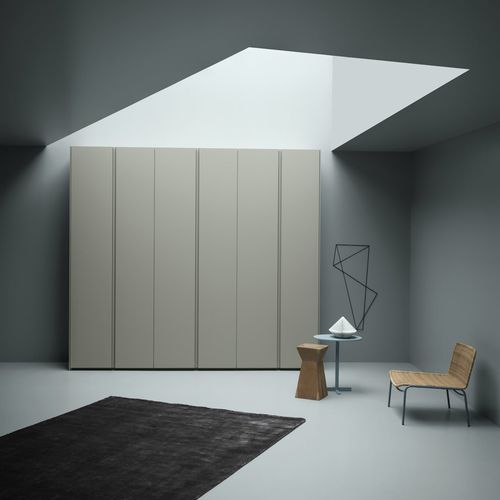 Moderner Kleiderschrank - GOLA  - md house - lackiertes Holz / Esche / mit Schwingtür