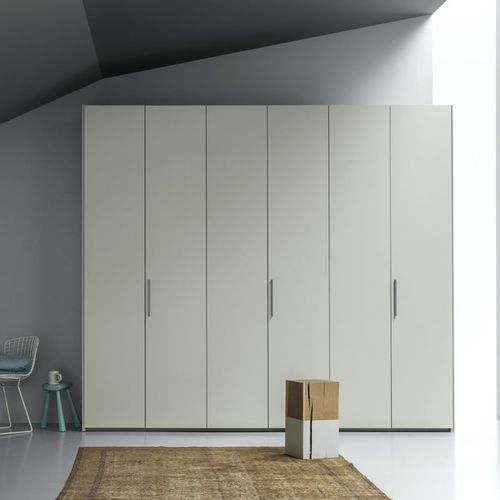 Moderner Kleiderschrank - LISCIA  - md house - lackiertes Holz / Esche / mit Schwingtür