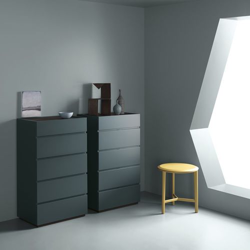 Moderner Chiffonnier - WAFER   - md house - lackiertes Holz / Esche / grau