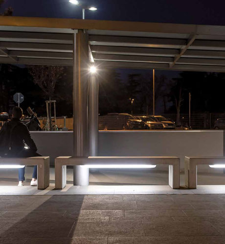 Moderne Bank für den öffentlichen Raum - ANDROMEDA LIGHTING - Calzolari - Beton / Kunststein / ohne Rückenlehne