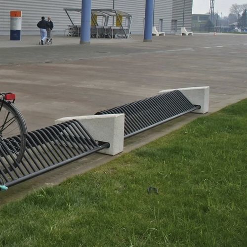 Bodenstehender Fahrradständer - C - Calzolari - gesichert / horizontal / doppelt