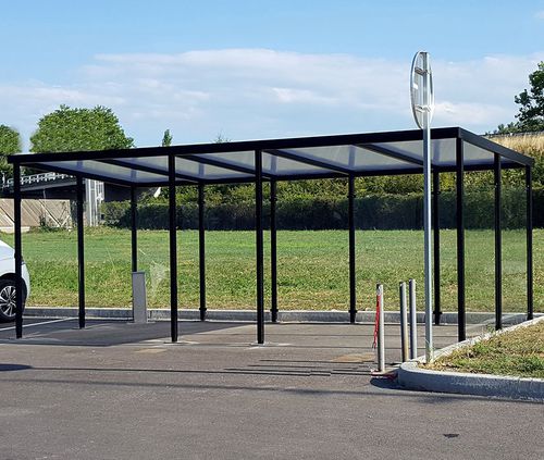 Holz-Buswartehalle - Medium + - ALOES RED - Metall / Polycarbonat / Glas