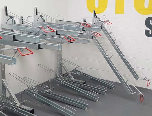 Bodenstehender Fahrradständer - ALOES RED - zweistufig / für öffentliche Bereiche / für Parkplätze