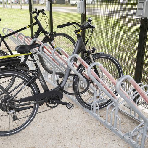 Bodenstehender Fahrradständer - Bomber - ALOES RED - horizontal / für öffentliche Bereiche / galvanisiertem Stahl