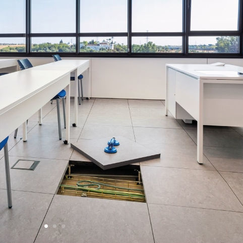 Linoleumboden - 686 - ACCESS FLOOR POLYGROUP - für den Innenraum / für Büro / Industrie