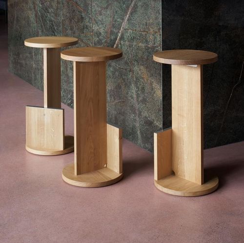 Moderner Barhocker - TANK - e15 - Eiche / Nussbaum / geöltes Holz