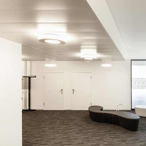 Aluminium-Zwischendecke - HQT - Atena spa - Platten / Lamellen / für Büro