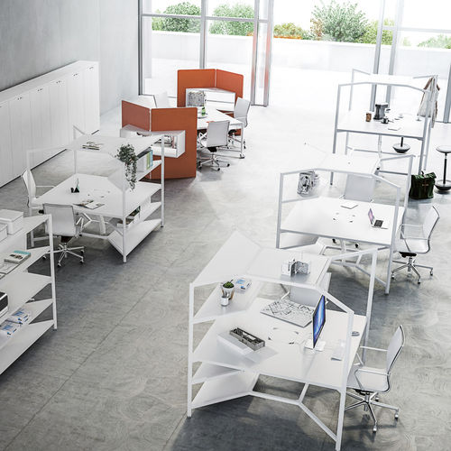 Moderner Arbeitstisch - HUB - Fantoni - Laminat / quadratisch / mit integrierter Steckdose