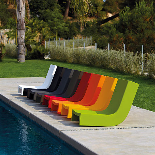 Moderner Kaminsessel - TWIST - SLIDE - Polyethylen / schwarz / weiß